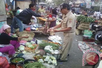 Penarikan Retribusi Lapangan oleh Petugas